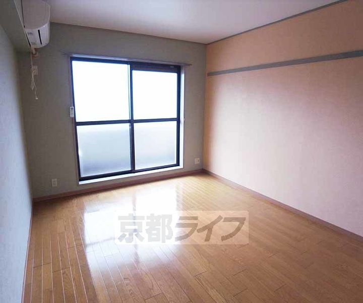 山岡マンション203の居間