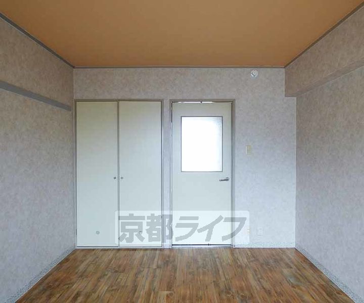 山岡マンション203の居間