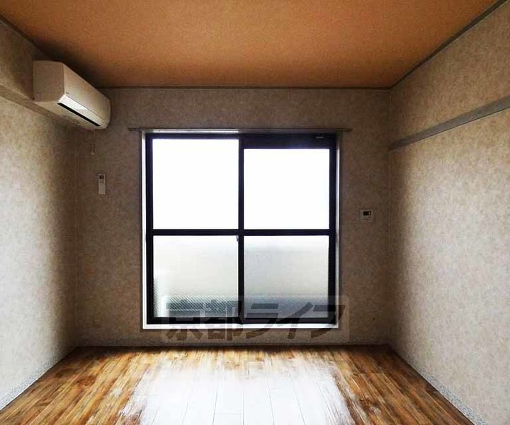 山岡マンション203の居間