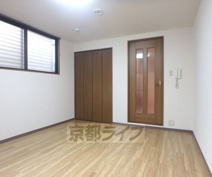 京都府京都市北区紫竹下芝本町の賃貸マンションの居間