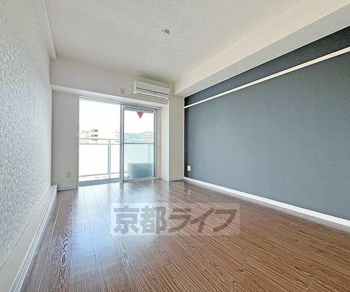 京都府京都市下京区丸屋町の賃貸マンションの居間