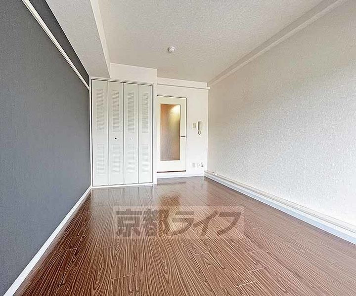 京都府京都市下京区丸屋町の賃貸マンションの居間