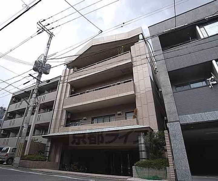クレール御所南402の外観