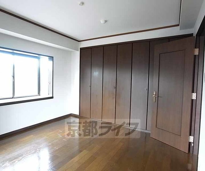 クレール御所南402の居間