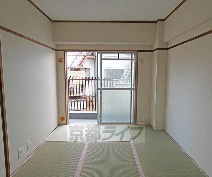 シャトー高野305の居間