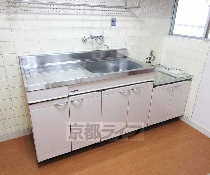 近建イレブン802のキッチン