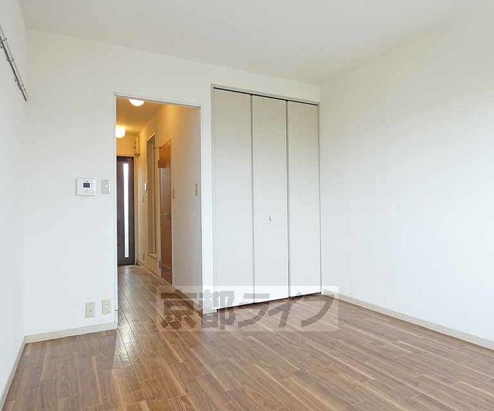 カーサ丹波橋103の居間