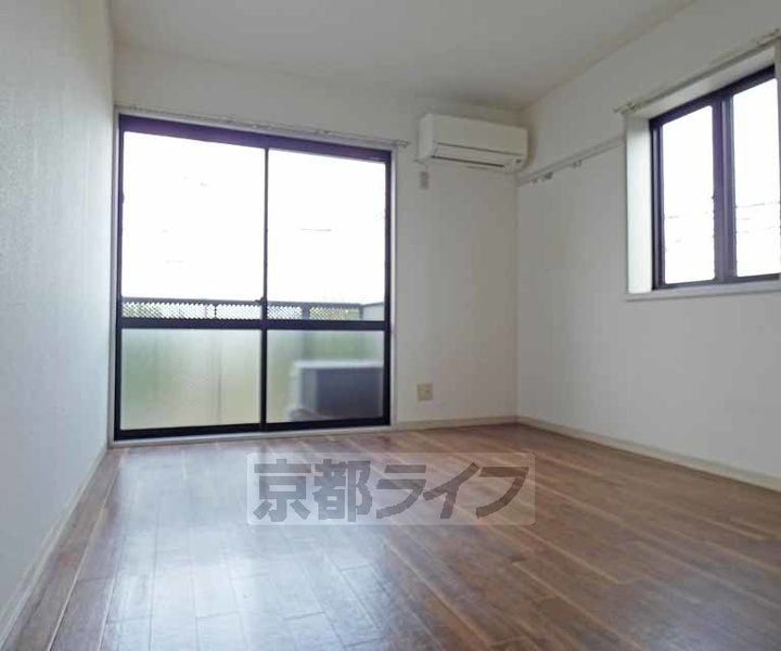 カーサ丹波橋103の居間