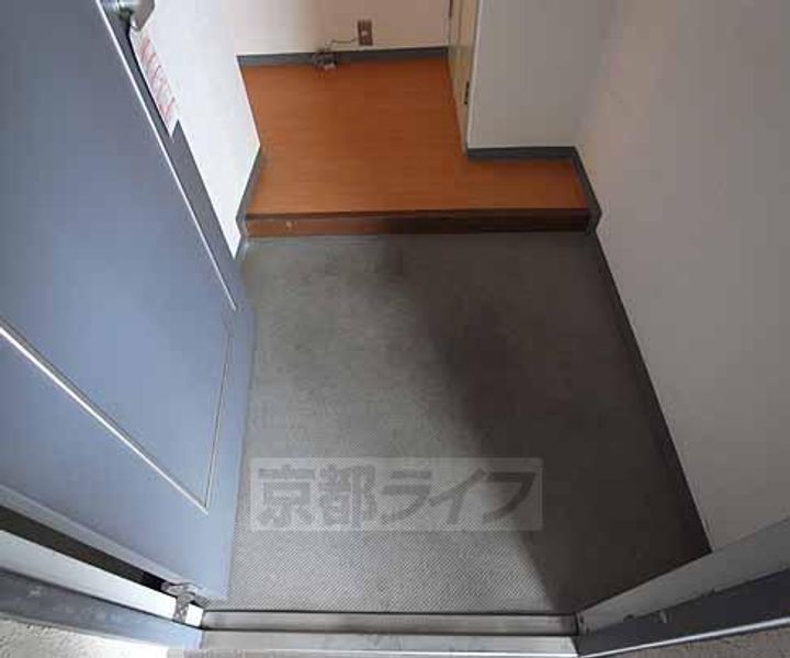 メゾンコヤマ201の玄関