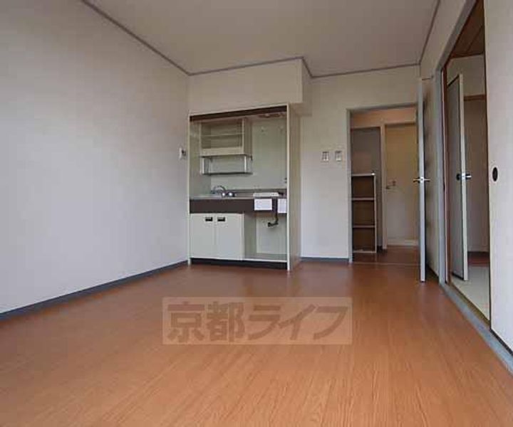 メゾンコヤマ201の居間