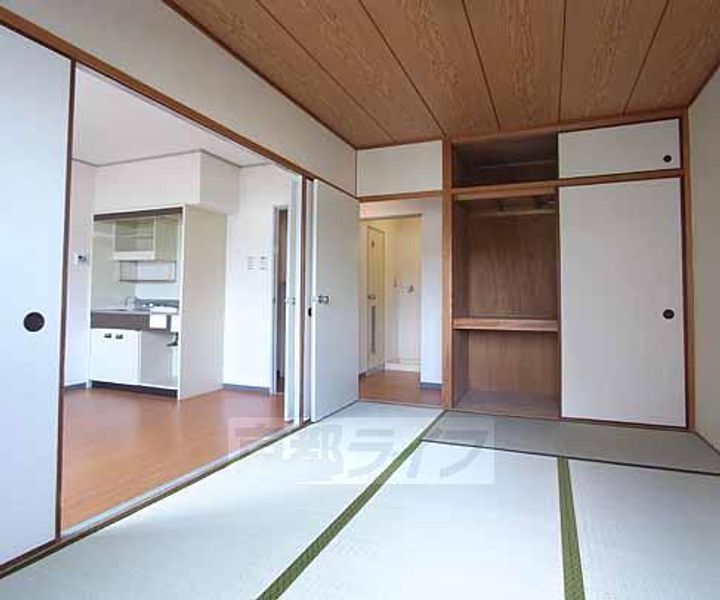 メゾンコヤマ201の居間