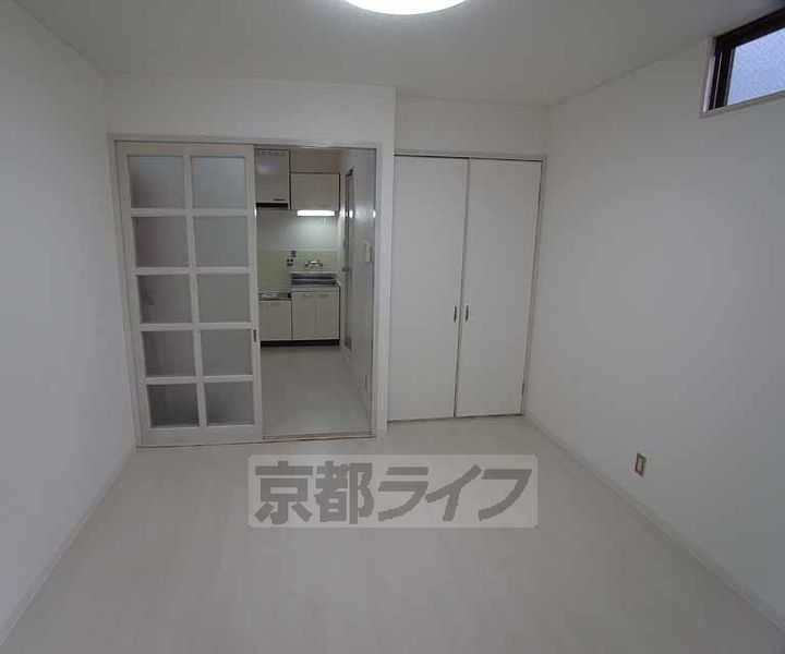 京都府京都市下京区高野堂町の賃貸マンションの居間