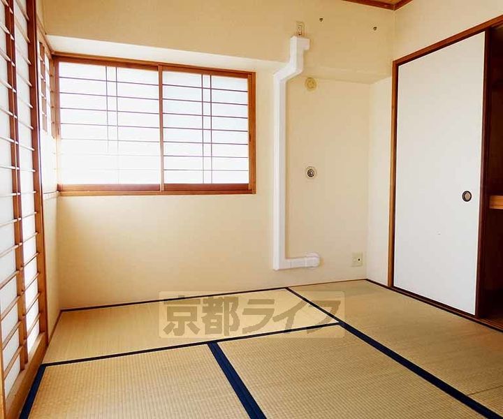 シャリマー五条の居間