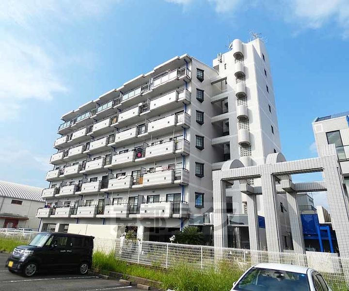 京都府京都市南区上鳥羽鴨田町の賃貸マンションの外観