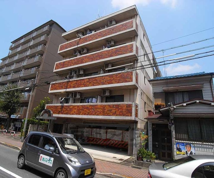 中井マンション新烏丸の外観