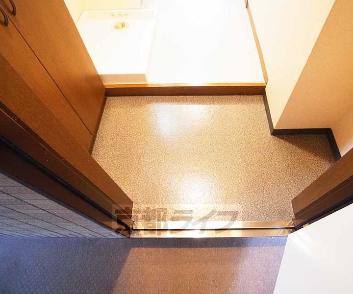 リノ若宮102の玄関