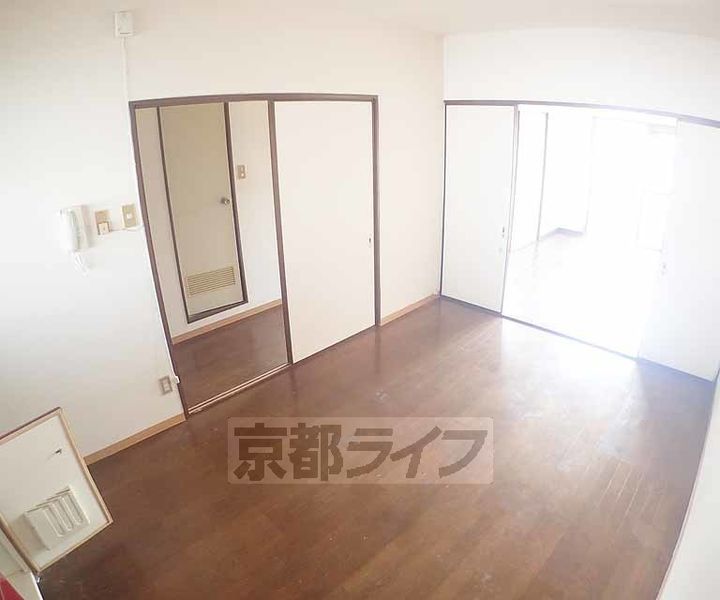 京都府京都市南区吉祥院宮ノ東町の賃貸マンションの居間