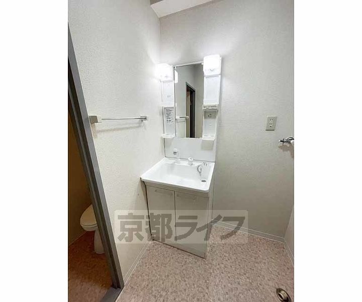 京都府京都市下京区七条御所ノ内西町の賃貸マンションの内装