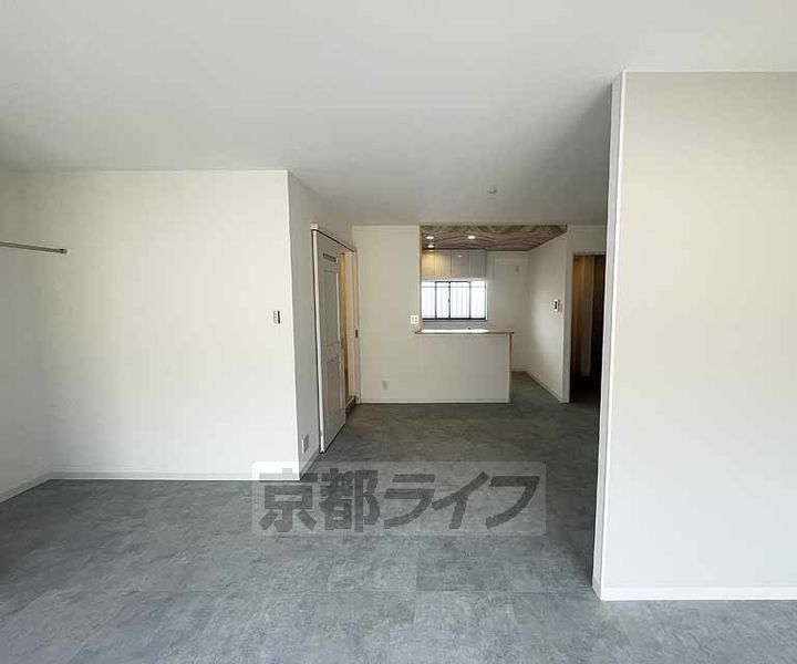 京都府京都市下京区七条御所ノ内西町の賃貸マンションの居間
