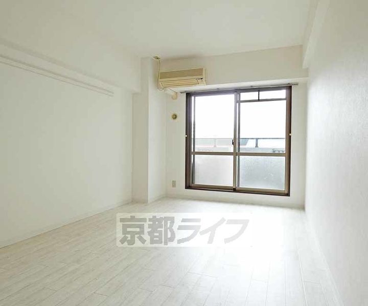 京都府京都市下京区高倉通七条上ル材木町の賃貸マンションの居間