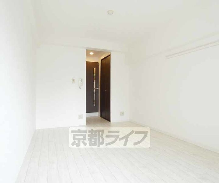 京都府京都市下京区高倉通七条上ル材木町の賃貸マンションの居間