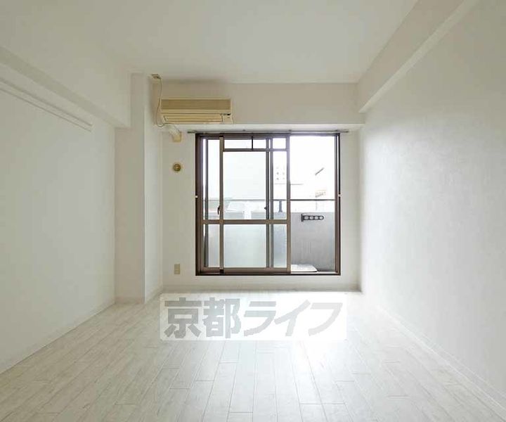 京都府京都市下京区高倉通七条上ル材木町の賃貸マンションの居間
