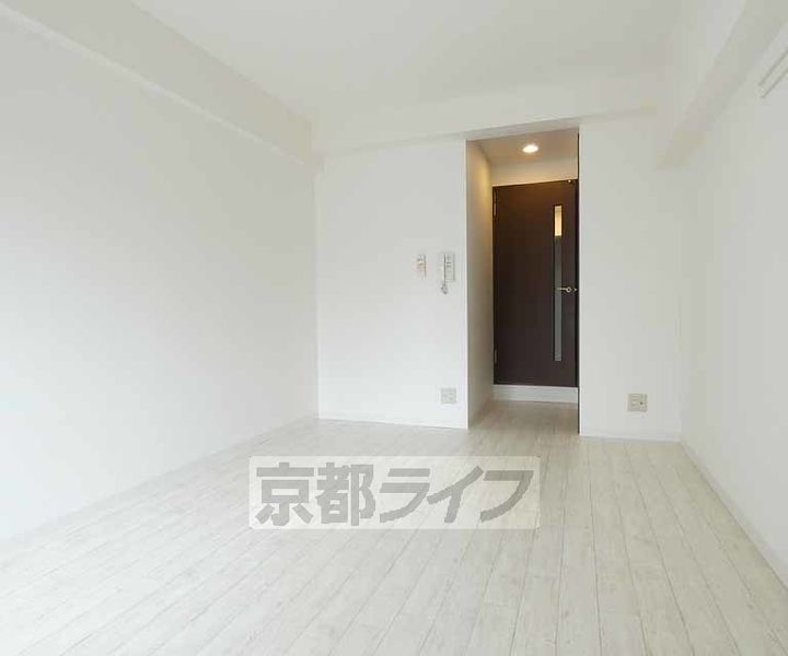 京都府京都市下京区高倉通七条上ル材木町の賃貸マンションの居間