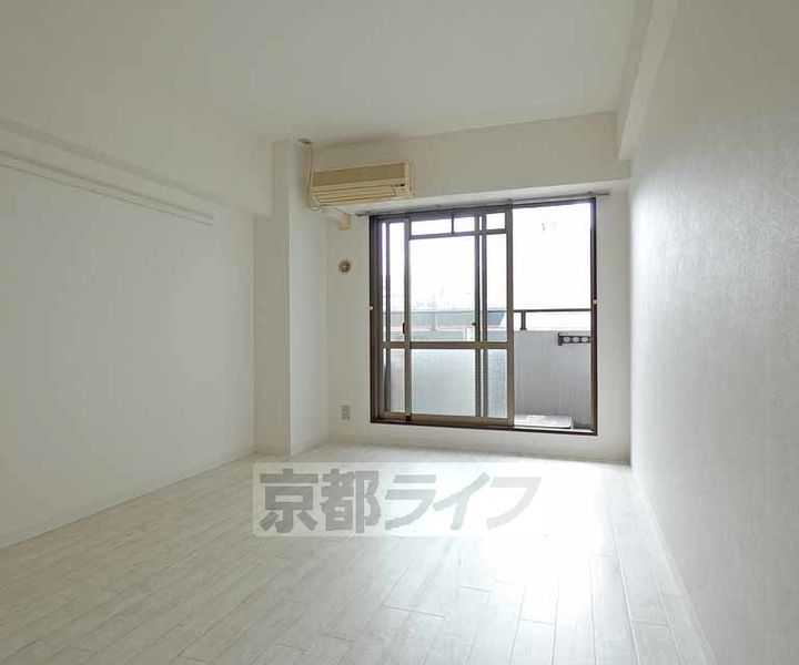 京都府京都市下京区高倉通七条上ル材木町の賃貸マンションの居間
