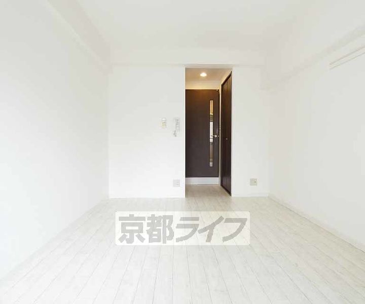 京都府京都市下京区高倉通七条上ル材木町の賃貸マンションの居間