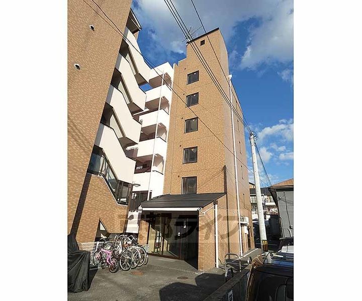 ライオンズマンション東山弐番館の外観