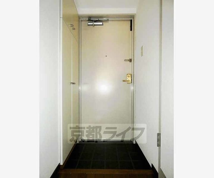 ライオンズマンション東山弐番館の玄関