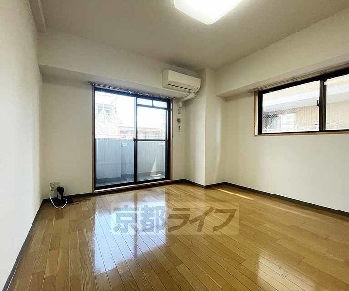 京都府京都市下京区材木町(七条通間之町東入)の賃貸マンションの居間