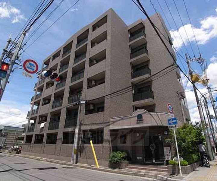 京都府京都市南区上鳥羽南島田町の賃貸マンションの外観