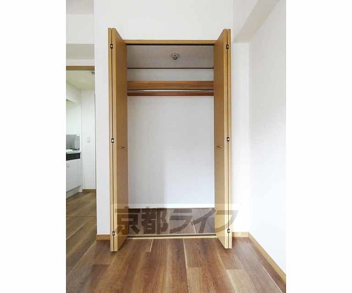 京都府京都市南区上鳥羽南島田町の賃貸マンションの内装