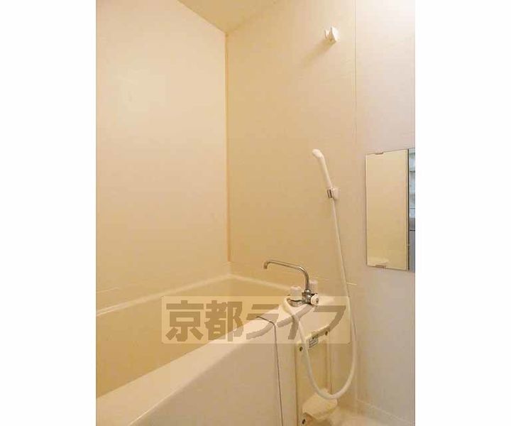 京都府京都市南区上鳥羽南島田町の賃貸マンションの風呂