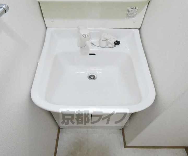 京都府京都市南区上鳥羽南島田町の賃貸マンションの内装