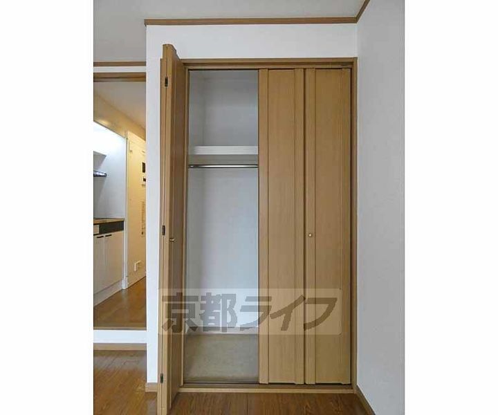 京都府京都市下京区梅小路西中町の賃貸マンションの内装