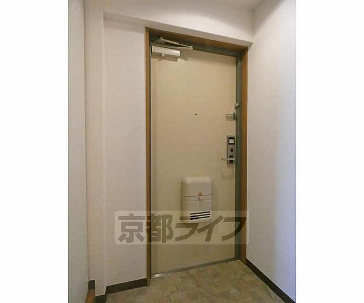 京都府京都市下京区梅小路西中町の賃貸マンションの玄関