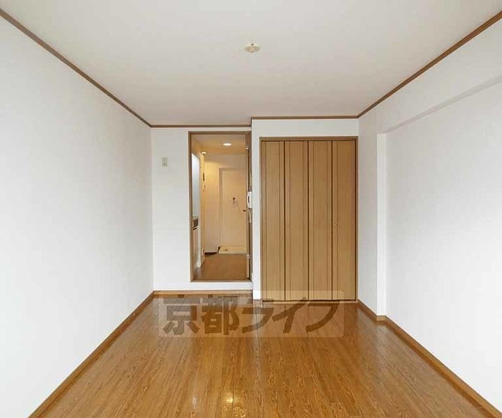 京都府京都市下京区梅小路西中町の賃貸マンションの居間