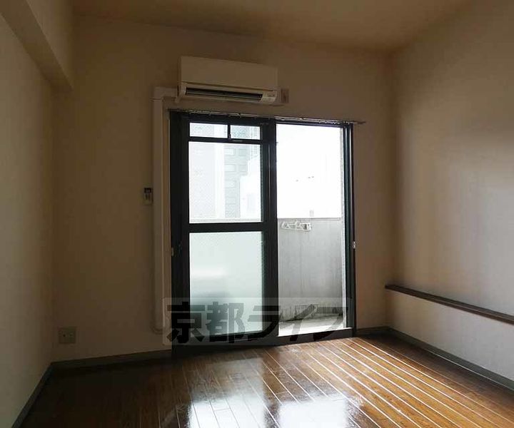 京都府京都市下京区土橋町(七条通油小路西入ル)の賃貸マンションの居間