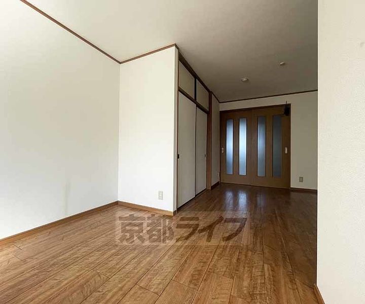 イースト東福寺16の居間