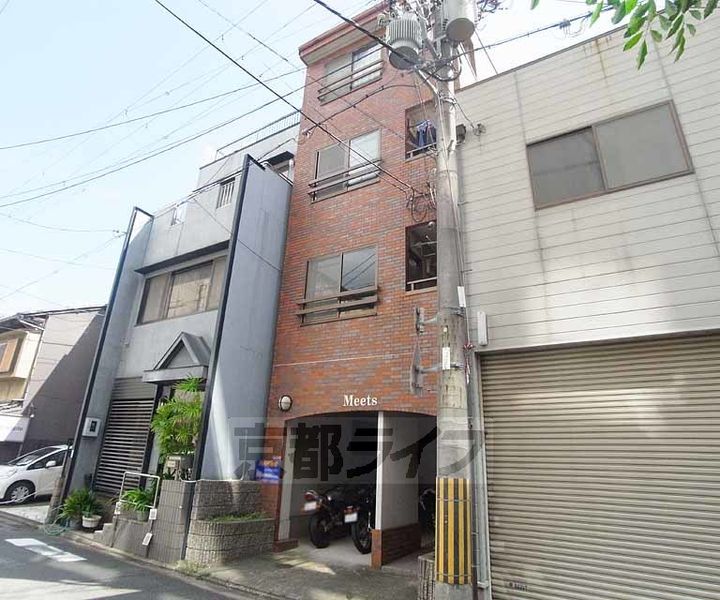 京都府京都市南区東九条北烏丸町の賃貸マンションの外観
