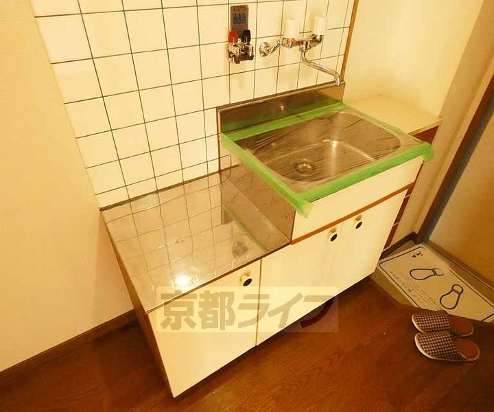 京都府京都市南区東九条北烏丸町の賃貸マンションのキッチン