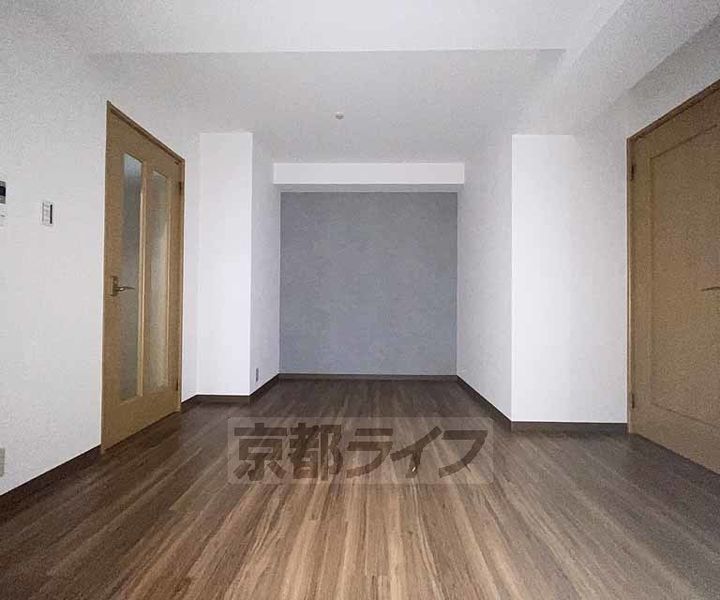 シャトル京都駅101の居間