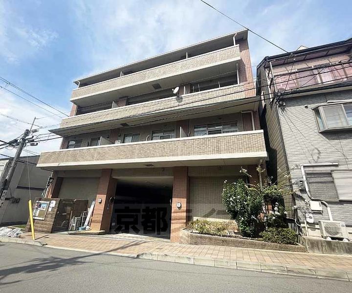 京都府京都市東山区上馬町の賃貸マンションの外観