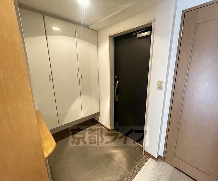 京都府京都市東山区上馬町の賃貸マンションの玄関