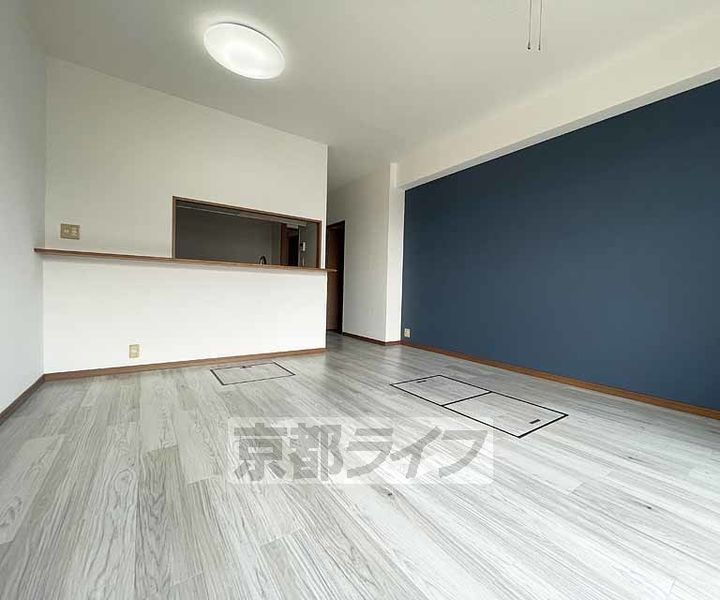 京都府京都市東山区上馬町の賃貸マンションの居間