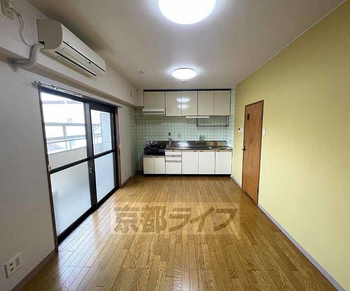 京都府京都市下京区柳町の賃貸マンションの居間
