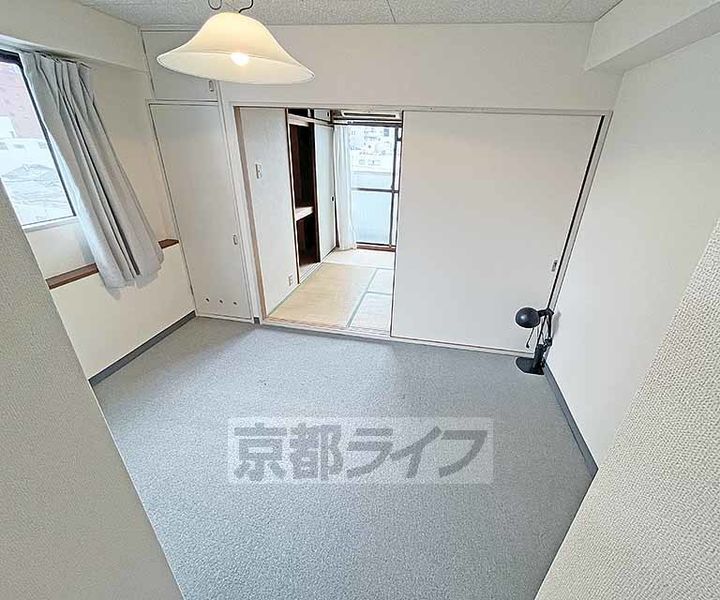 カーサ高辻701の居間