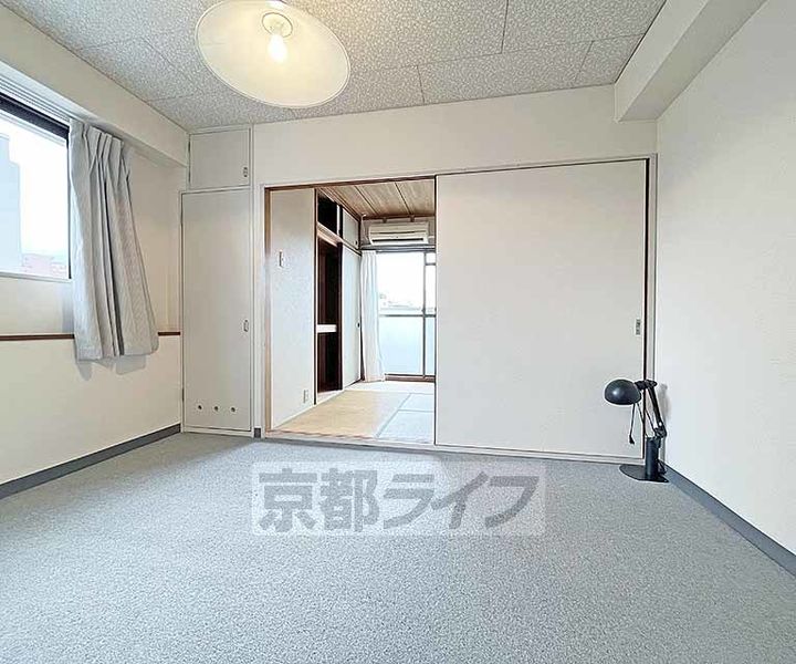 カーサ高辻701の居間